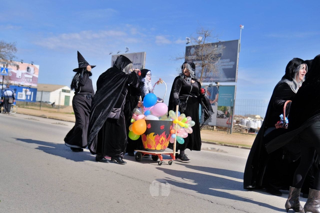 El Desfile Escolar llena de alegría y color las calles de Tomelloso