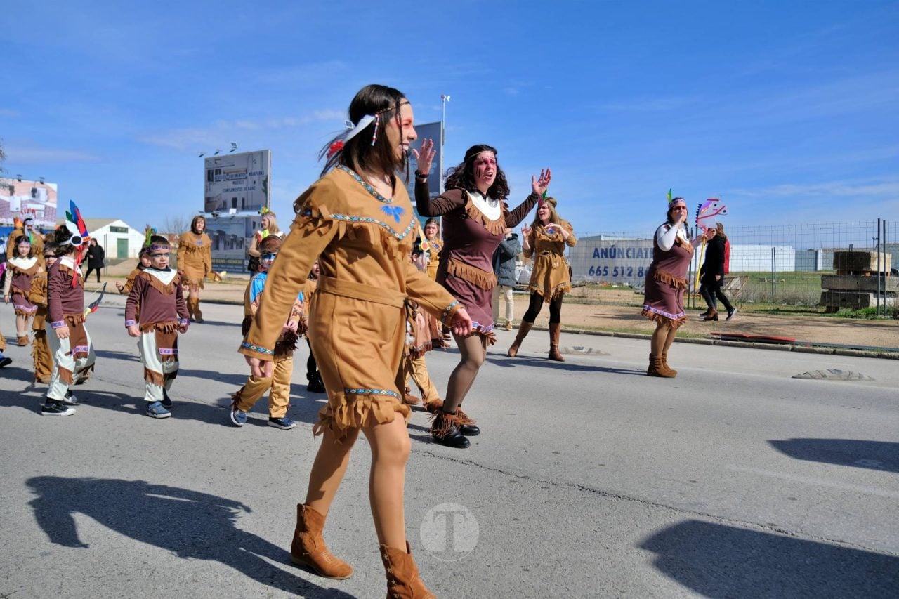 El Desfile Escolar llena de alegría y color las calles de Tomelloso