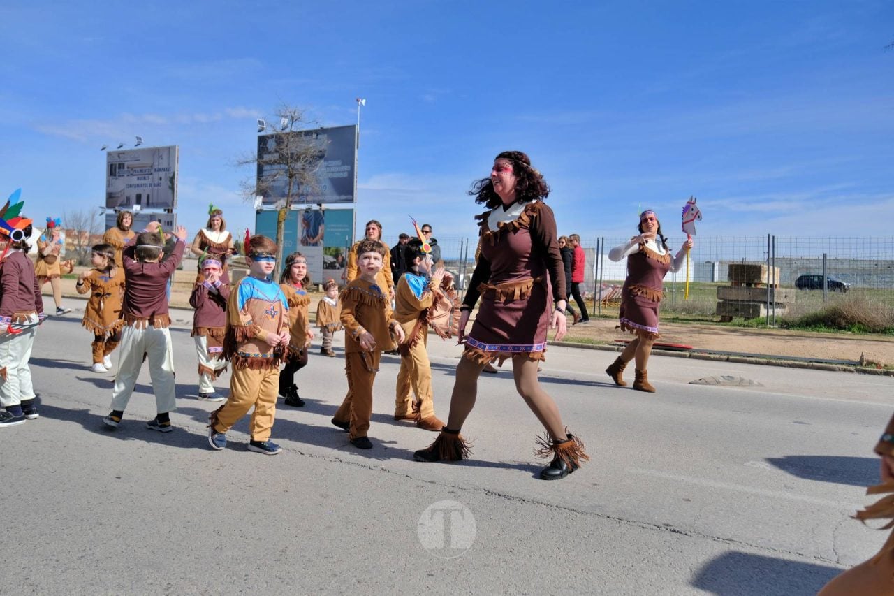 El Desfile Escolar llena de alegría y color las calles de Tomelloso