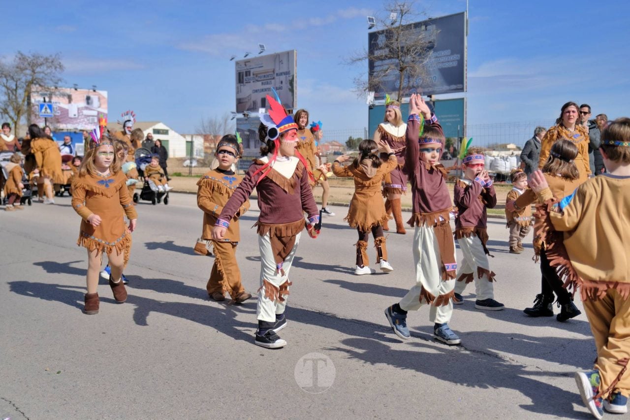 El Desfile Escolar llena de alegría y color las calles de Tomelloso