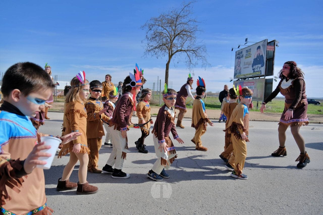 El Desfile Escolar llena de alegría y color las calles de Tomelloso