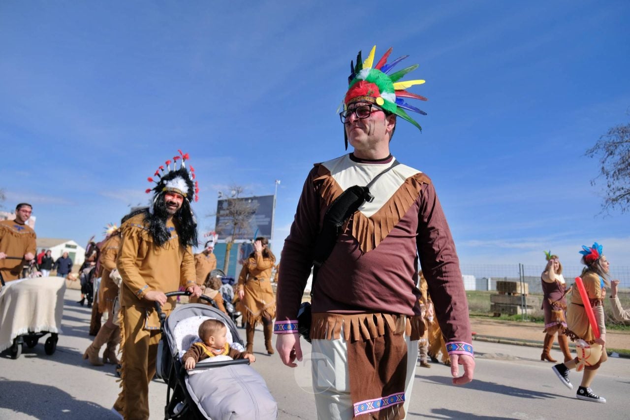 El Desfile Escolar llena de alegría y color las calles de Tomelloso