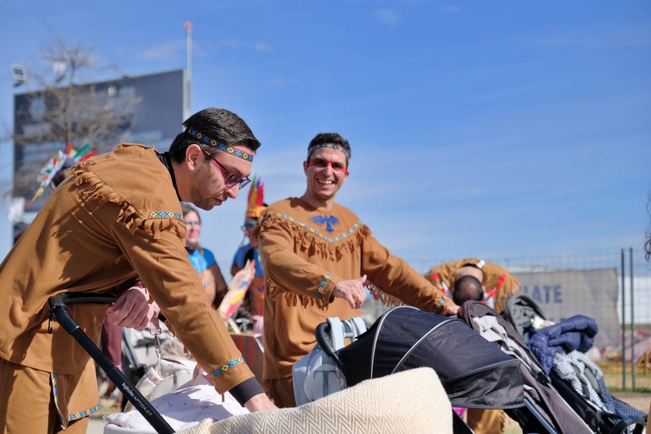 El Desfile Escolar llena de alegría y color las calles de Tomelloso