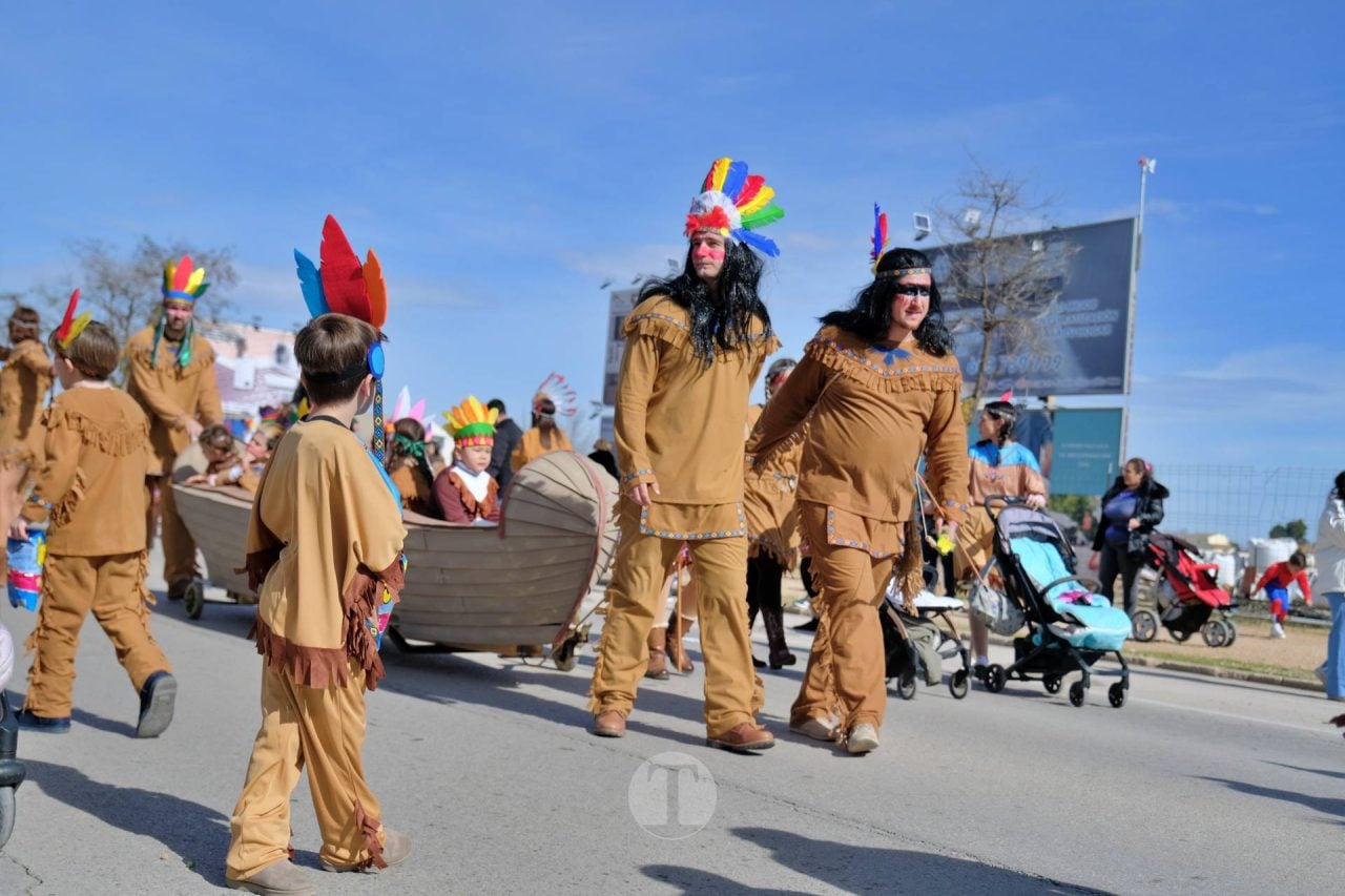El Desfile Escolar llena de alegría y color las calles de Tomelloso