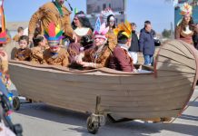 El Desfile Escolar llena de alegría y color las calles de Tomelloso