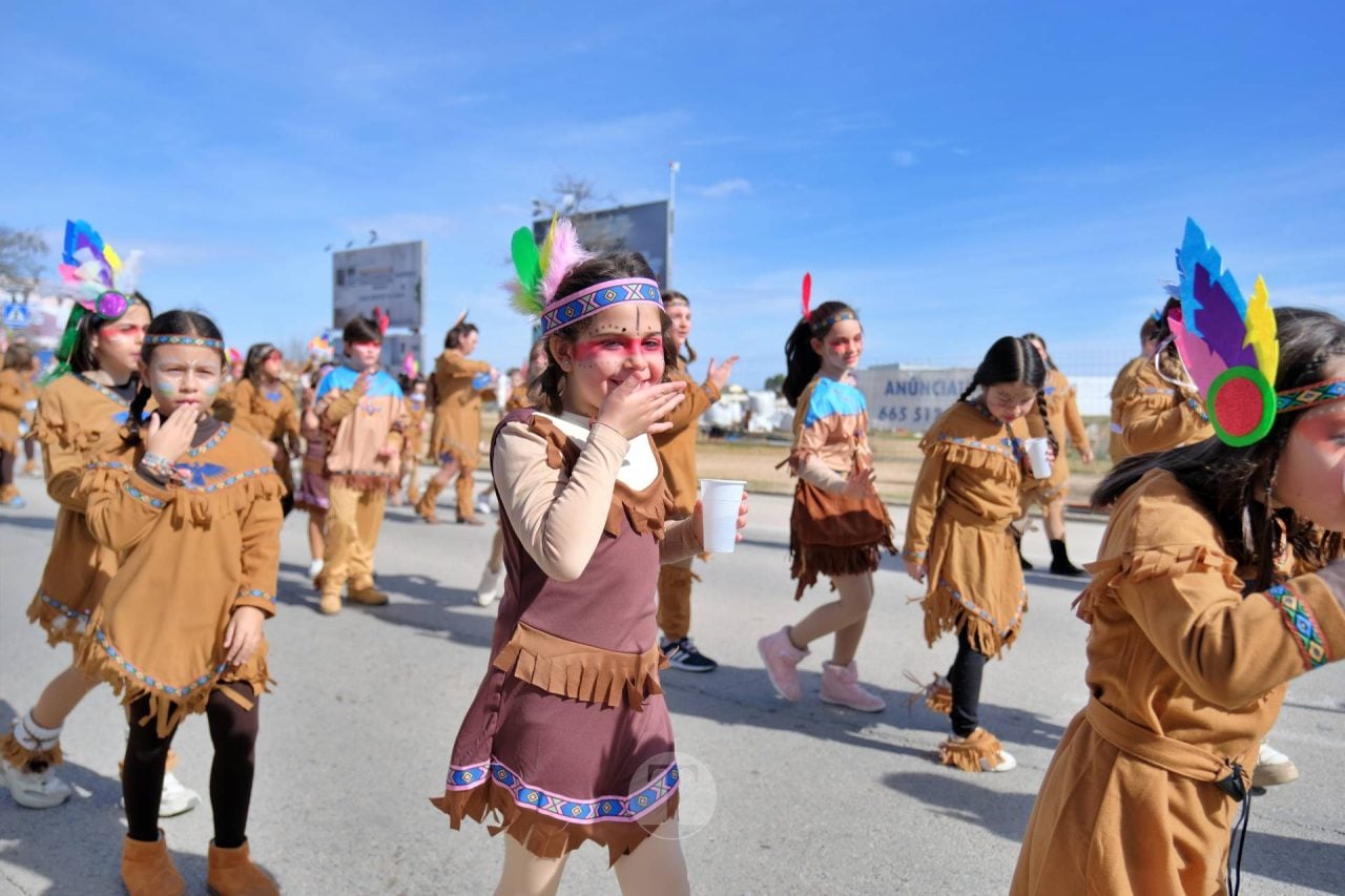 El Desfile Escolar llena de alegría y color las calles de Tomelloso