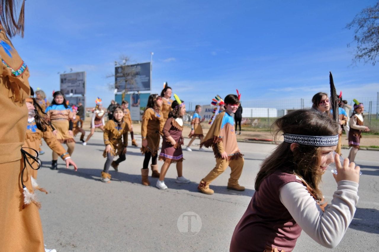 El Desfile Escolar llena de alegría y color las calles de Tomelloso