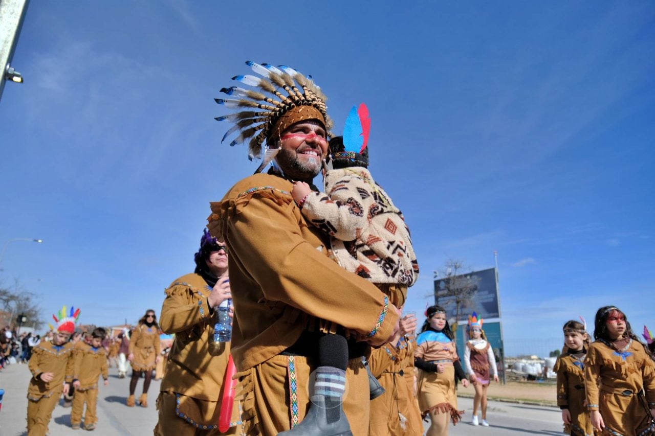 El Desfile Escolar llena de alegría y color las calles de Tomelloso