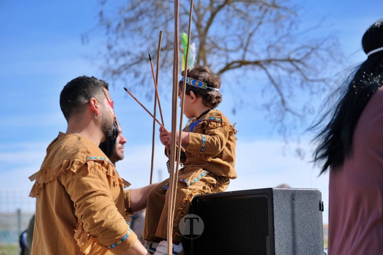 El Desfile Escolar llena de alegría y color las calles de Tomelloso