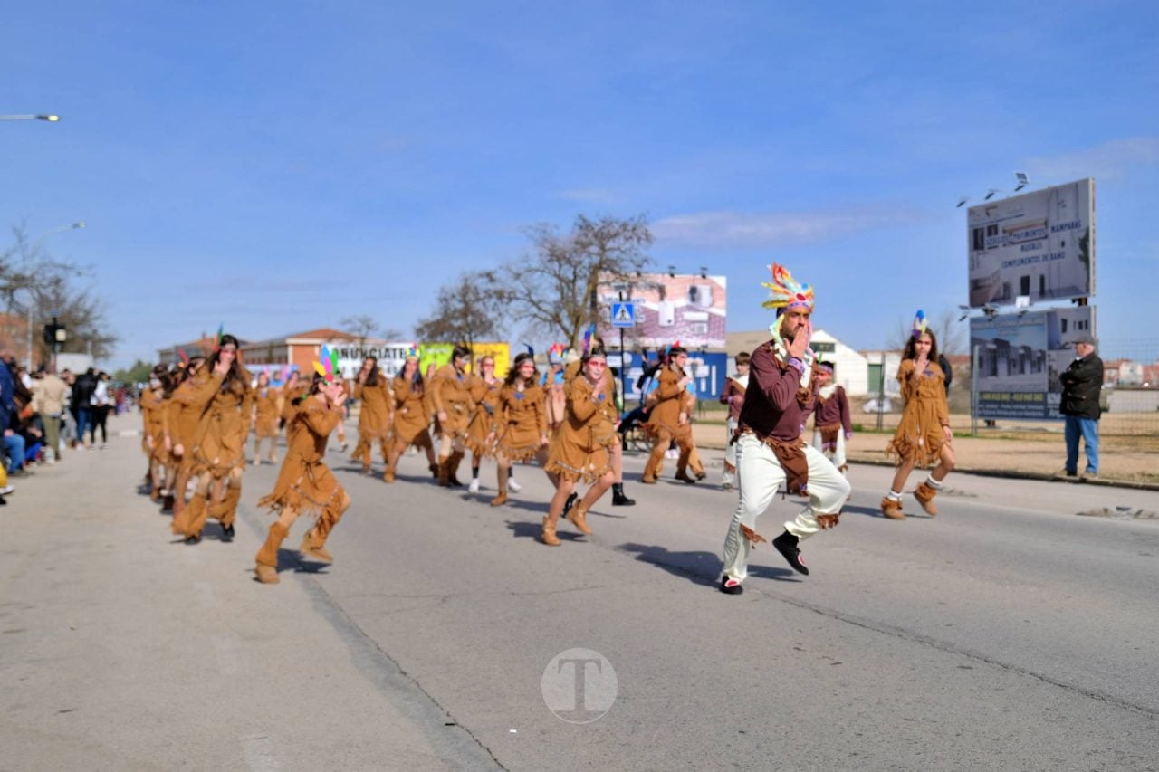 El Desfile Escolar llena de alegría y color las calles de Tomelloso
