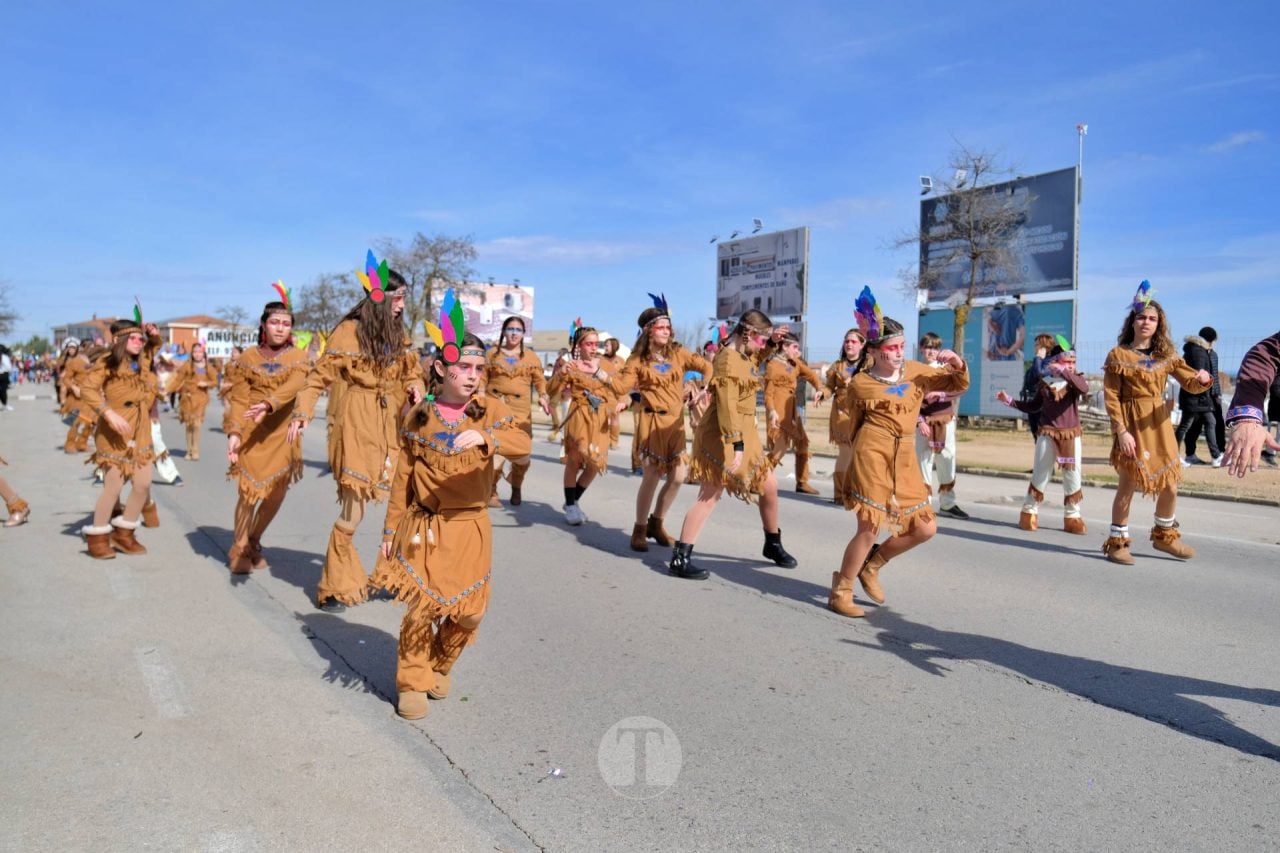 El Desfile Escolar llena de alegría y color las calles de Tomelloso