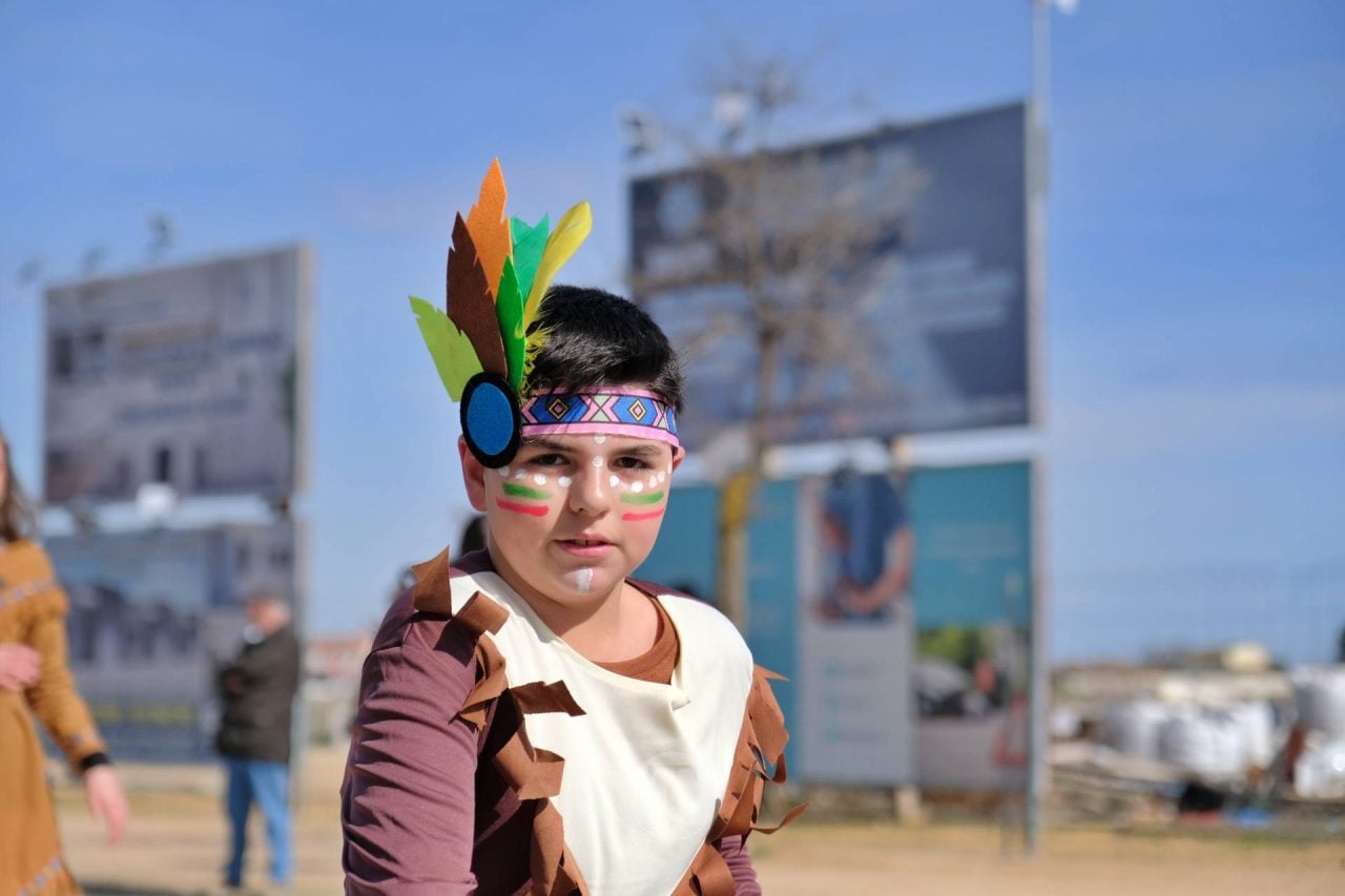 El Desfile Escolar llena de alegría y color las calles de Tomelloso