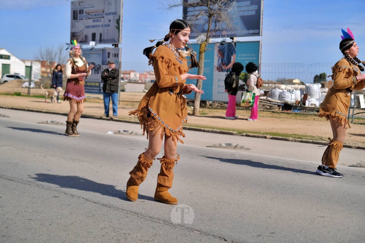 El Desfile Escolar llena de alegría y color las calles de Tomelloso