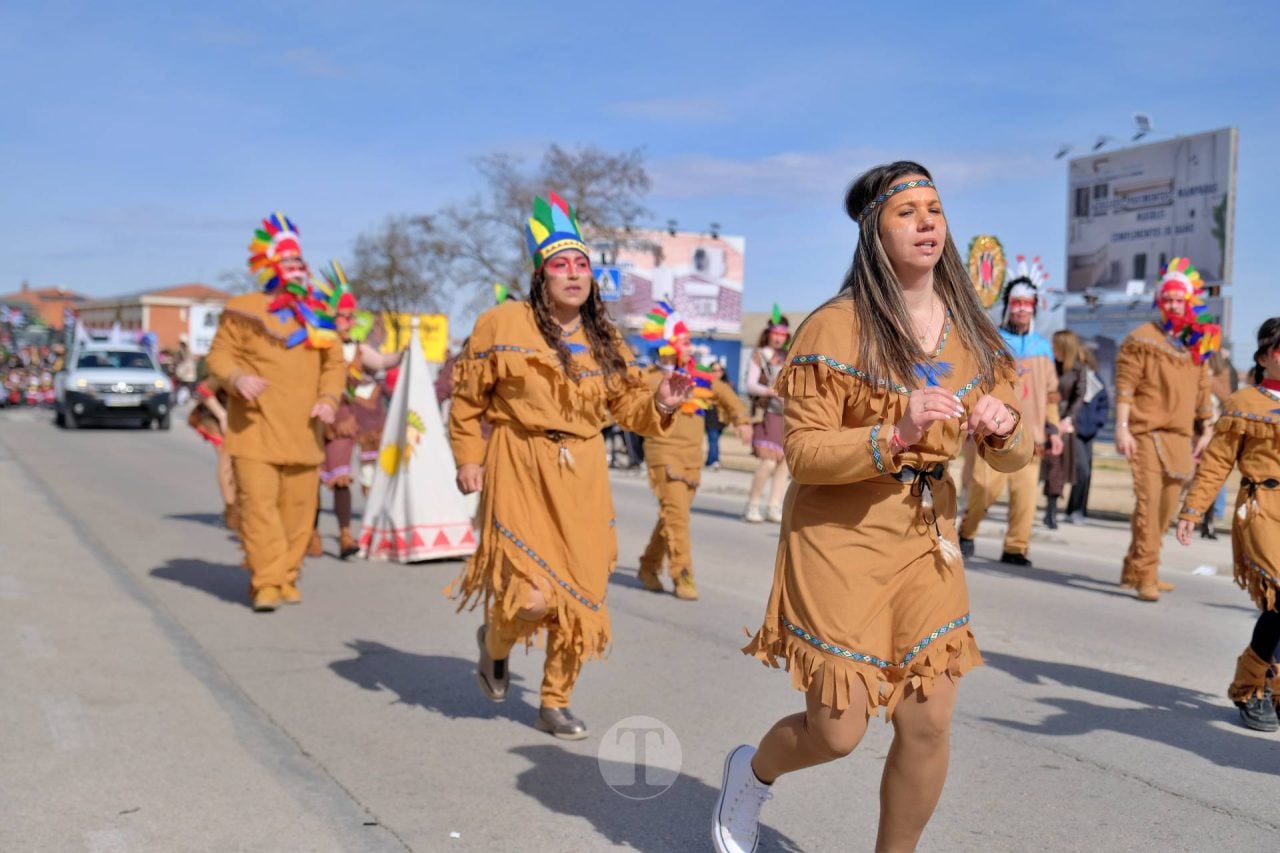 El Desfile Escolar llena de alegría y color las calles de Tomelloso