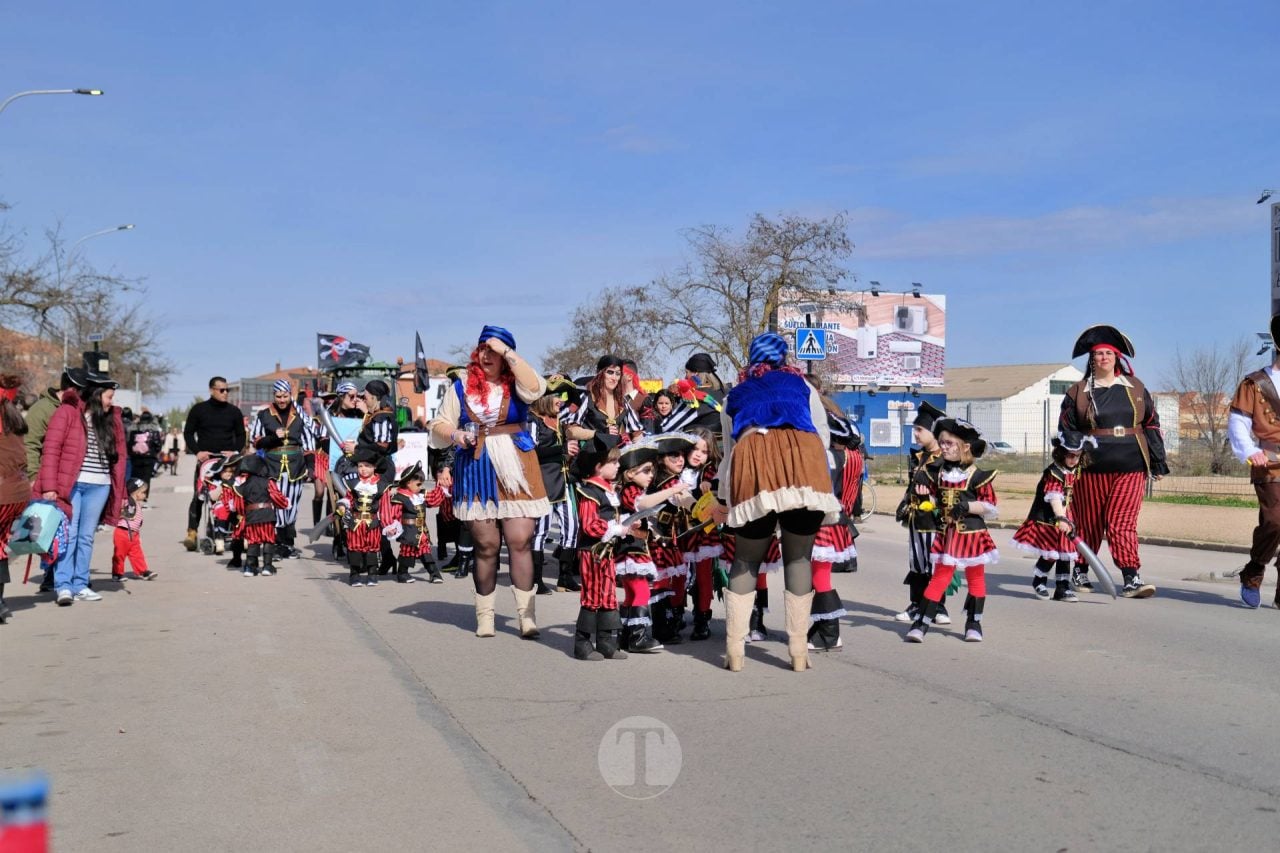El Desfile Escolar llena de alegría y color las calles de Tomelloso