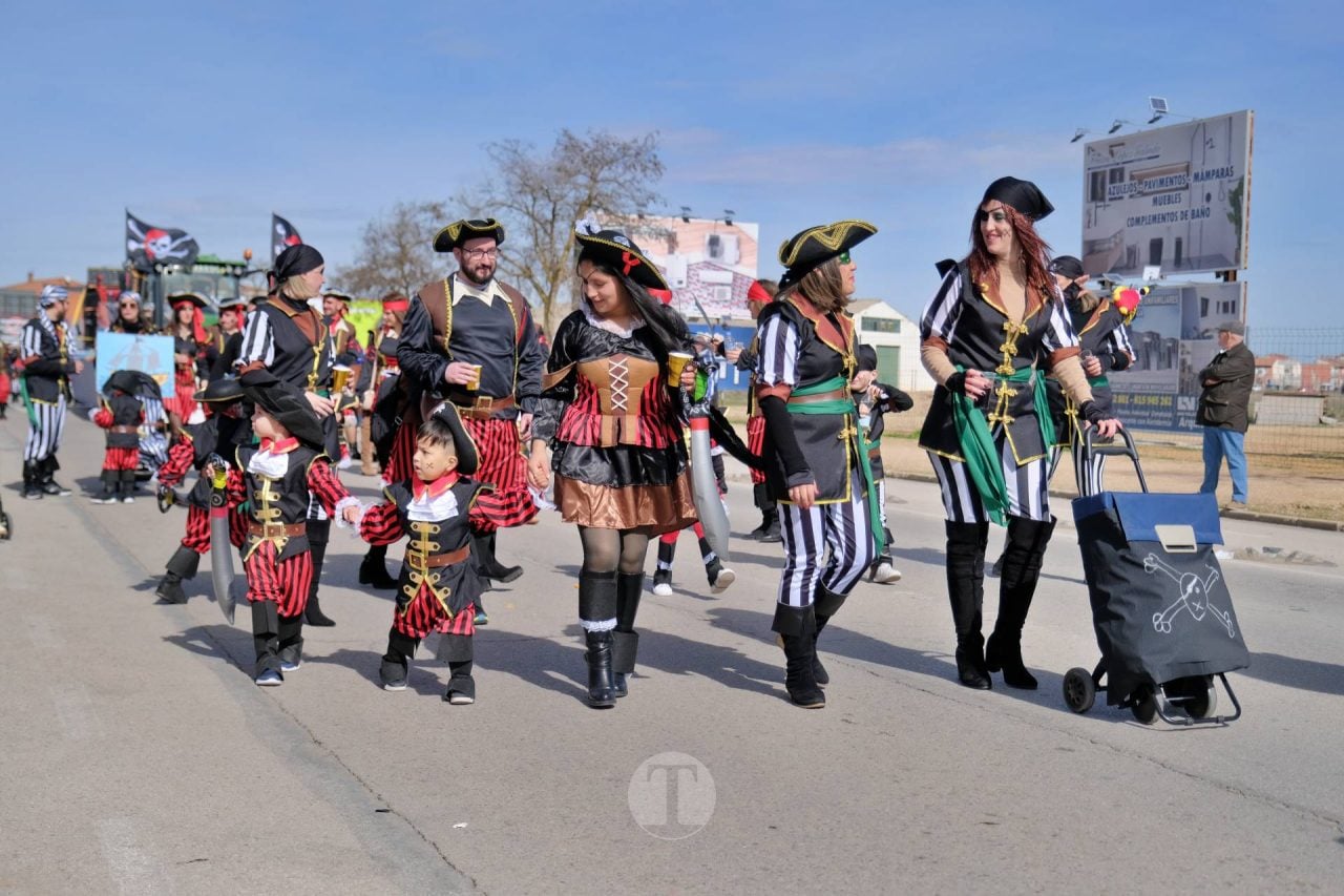 El Desfile Escolar llena de alegría y color las calles de Tomelloso