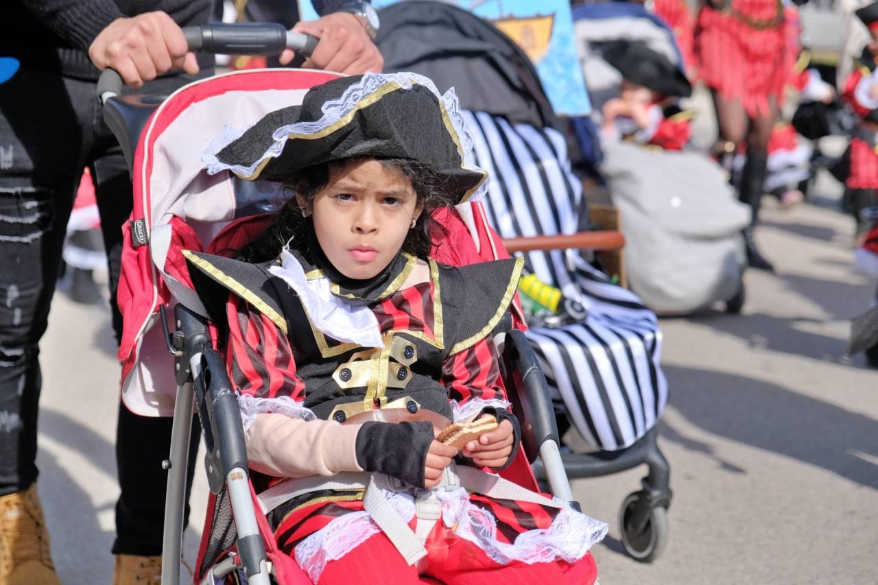 El Desfile Escolar llena de alegría y color las calles de Tomelloso
