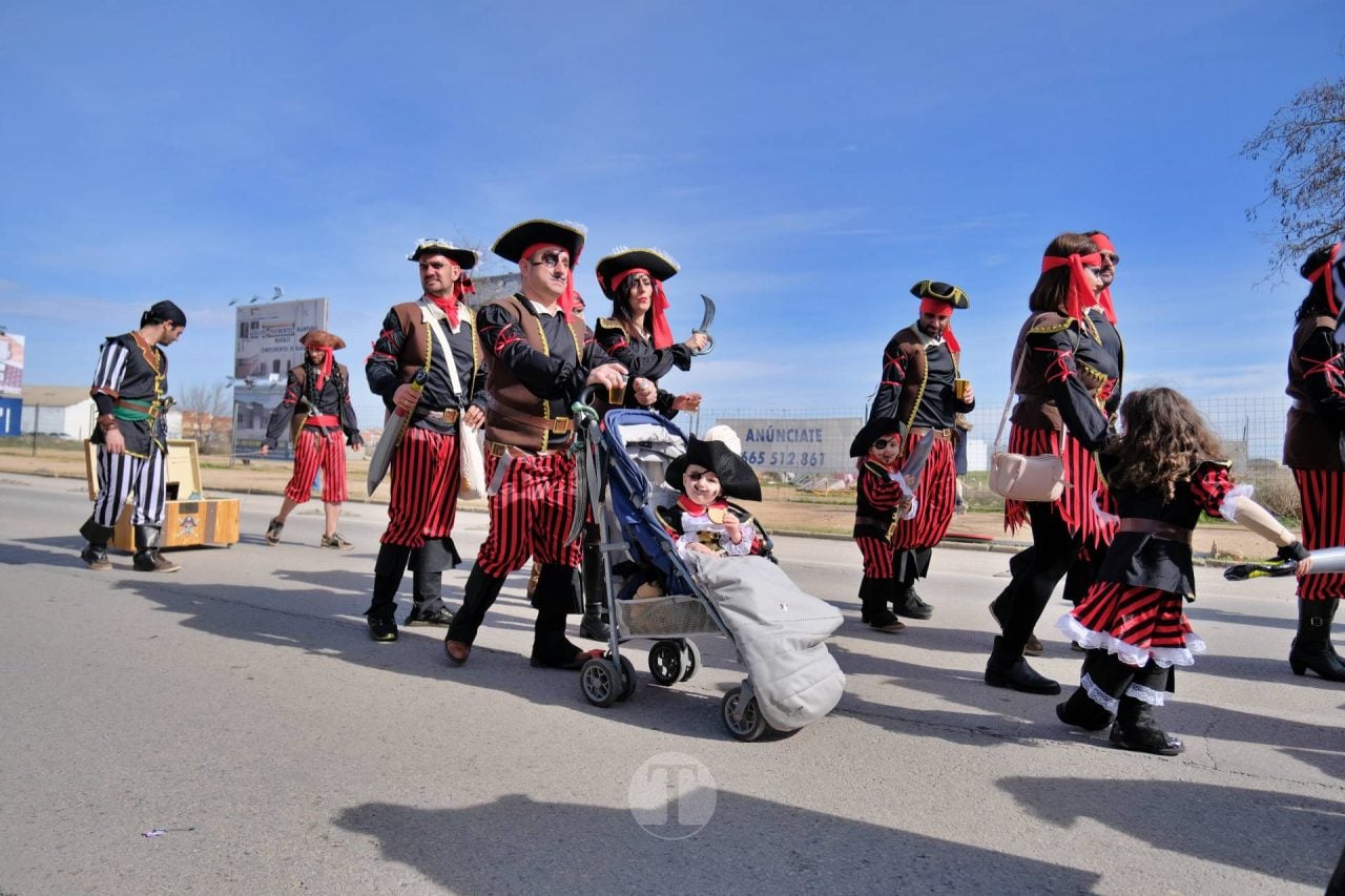 El Desfile Escolar llena de alegría y color las calles de Tomelloso