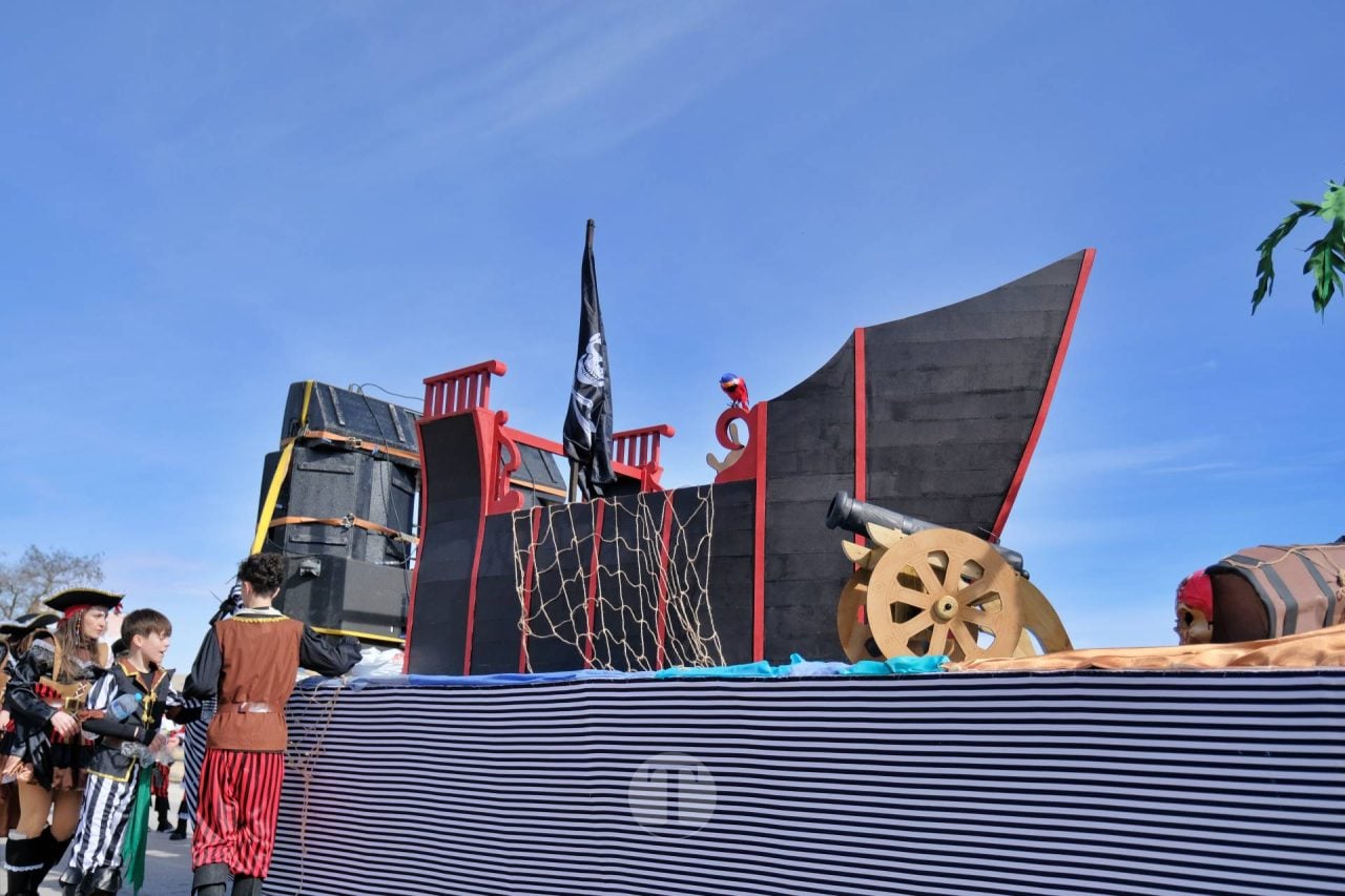 El Desfile Escolar llena de alegría y color las calles de Tomelloso