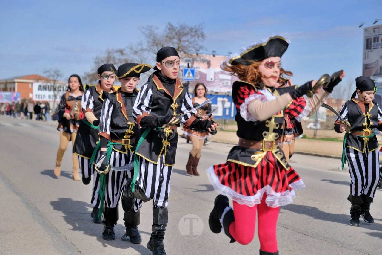 El Desfile Escolar llena de alegría y color las calles de Tomelloso