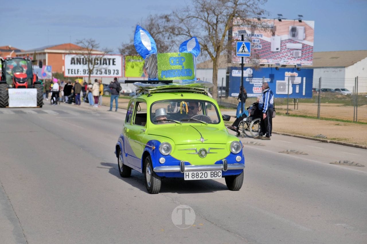 El Desfile Escolar llena de alegría y color las calles de Tomelloso