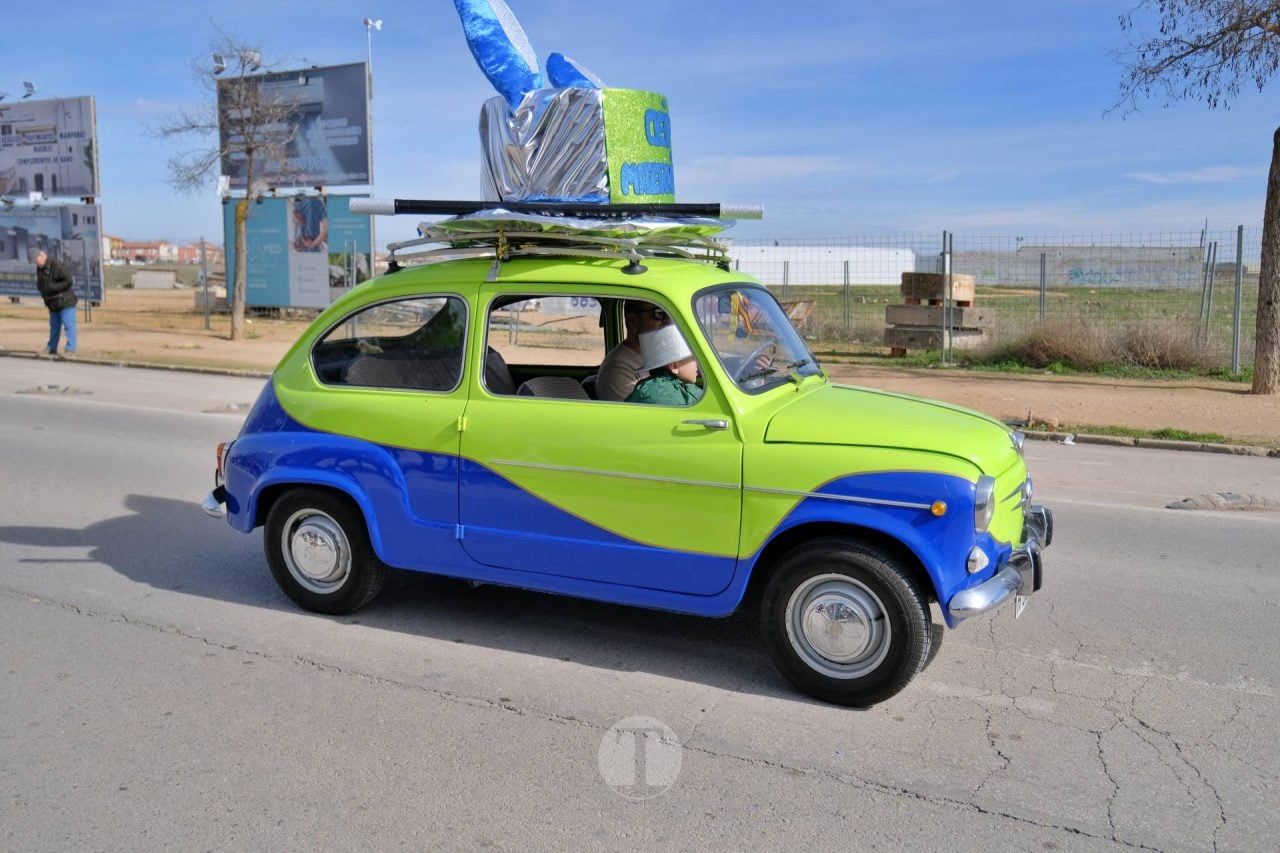 El Desfile Escolar llena de alegría y color las calles de Tomelloso