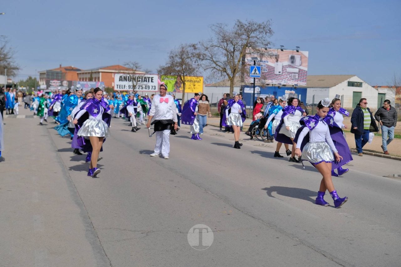 El Desfile Escolar llena de alegría y color las calles de Tomelloso