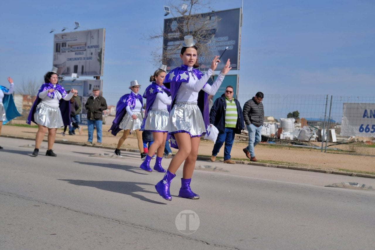 El Desfile Escolar llena de alegría y color las calles de Tomelloso