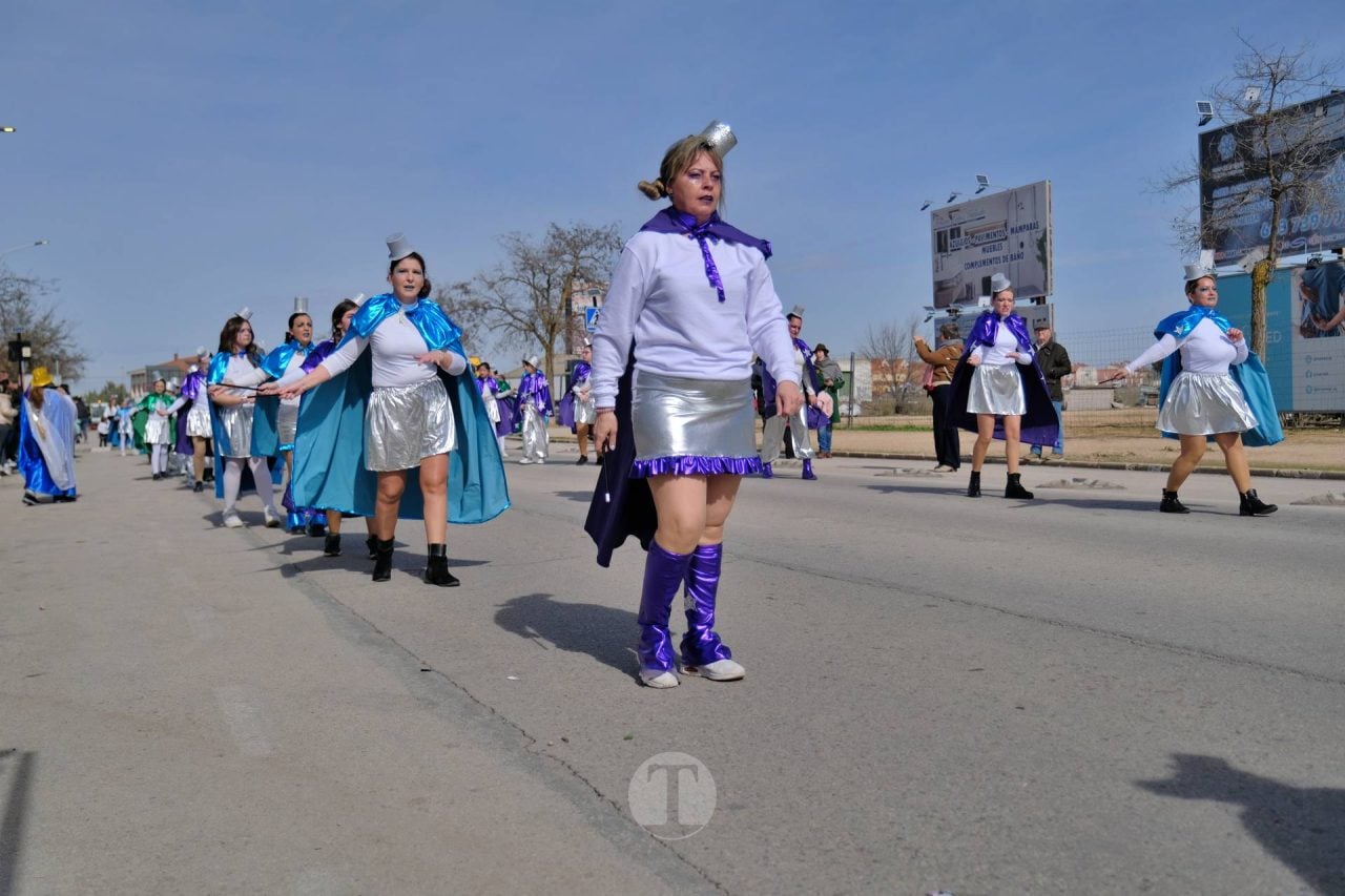 El Desfile Escolar llena de alegría y color las calles de Tomelloso