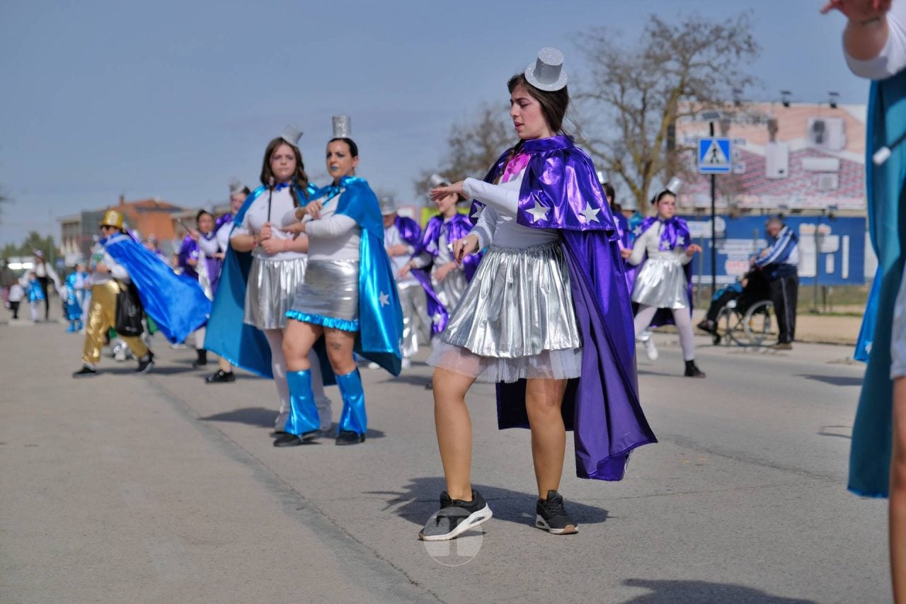 El Desfile Escolar llena de alegría y color las calles de Tomelloso