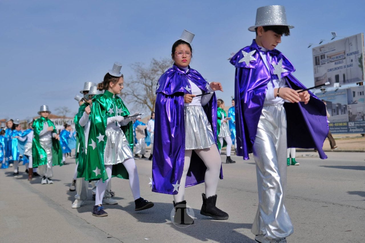 El Desfile Escolar llena de alegría y color las calles de Tomelloso
