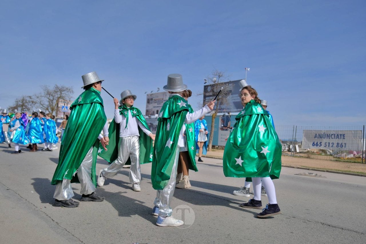 El Desfile Escolar llena de alegría y color las calles de Tomelloso