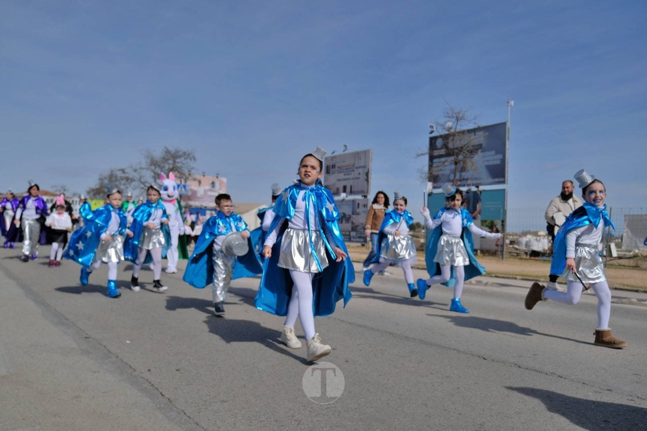 El Desfile Escolar llena de alegría y color las calles de Tomelloso