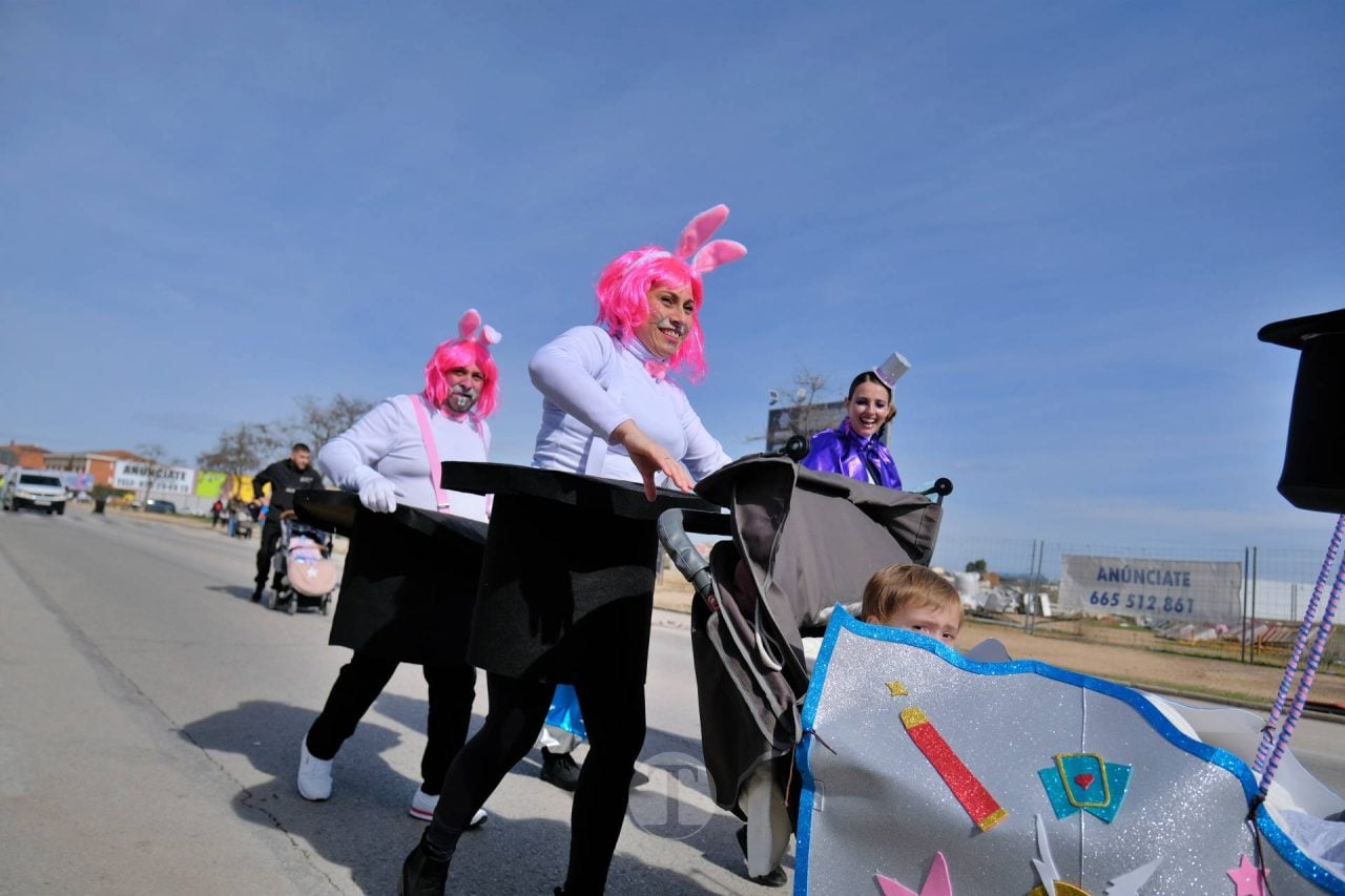 El Desfile Escolar llena de alegría y color las calles de Tomelloso
