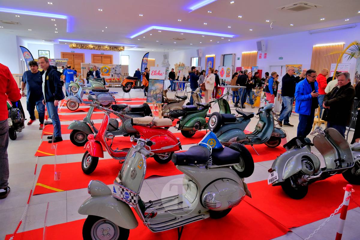 Tomelloso se convierte en capital nacional del vespismo con 220 participantes