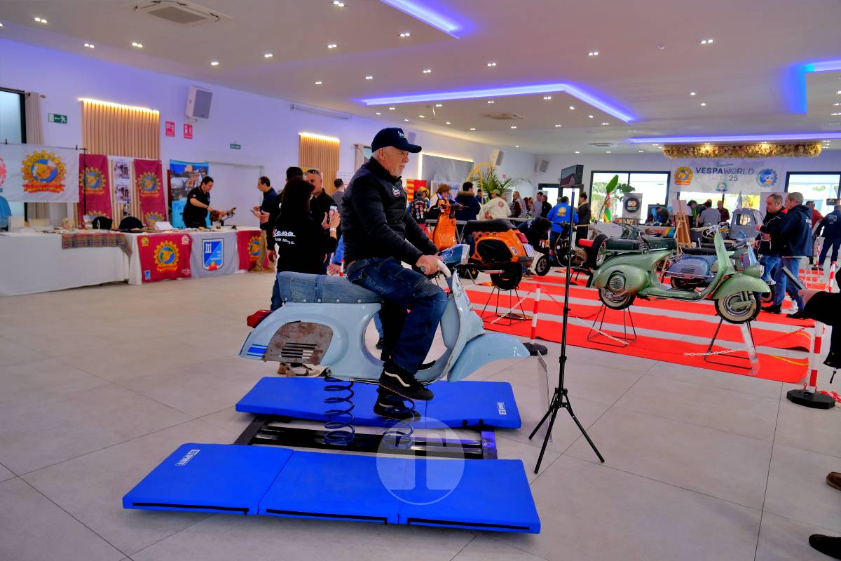 Tomelloso se convierte en capital nacional del vespismo con 220 participantes