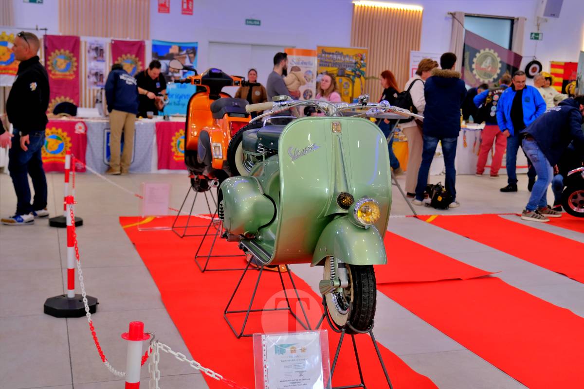 Tomelloso se convierte en capital nacional del vespismo con 220 participantes