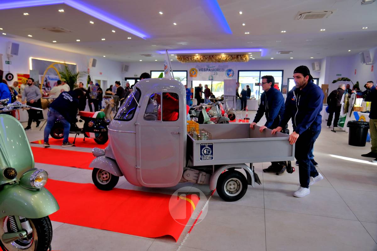 Tomelloso se convierte en capital nacional del vespismo con 220 participantes