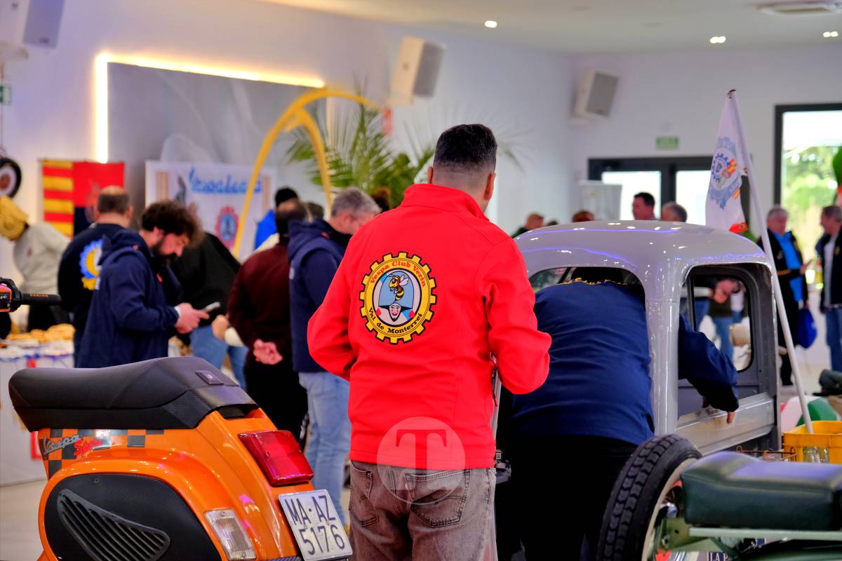 Tomelloso se convierte en capital nacional del vespismo con 220 participantes