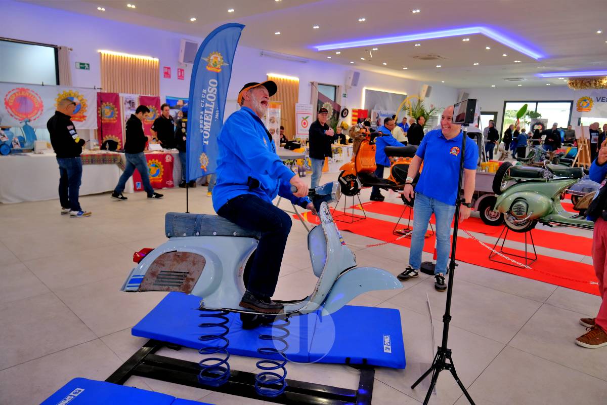 Tomelloso se convierte en capital nacional del vespismo con 220 participantes