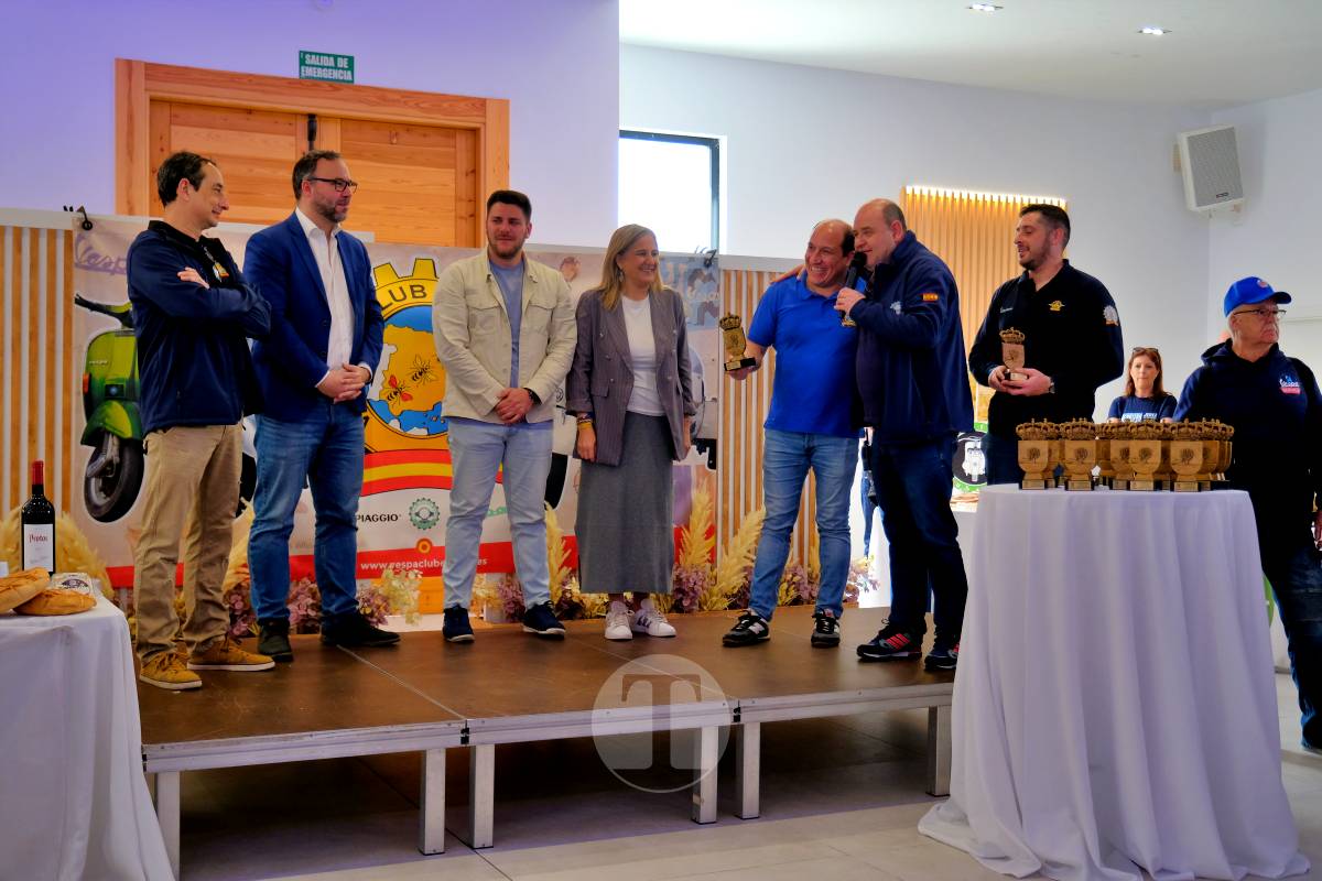 Tomelloso se convierte en capital nacional del vespismo con 220 participantes