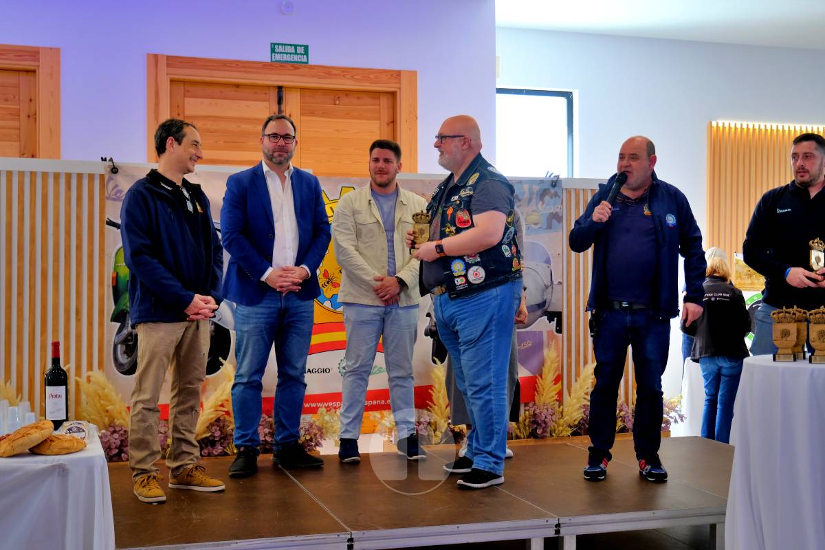 Tomelloso se convierte en capital nacional del vespismo con 220 participantes