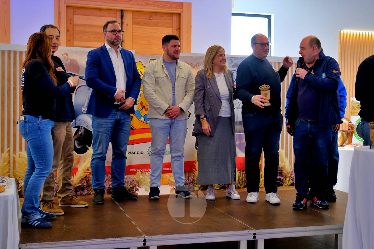 Tomelloso se convierte en capital nacional del vespismo con 220 participantes