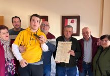 La Hermandad entrega a Eulogio Benito el reconocimiento por su defensa de las mulas y las reatas