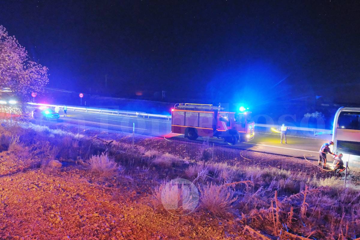 Susto para Harúspices a la vuelta de Bolaños tras incendiarse el motor de su autobús