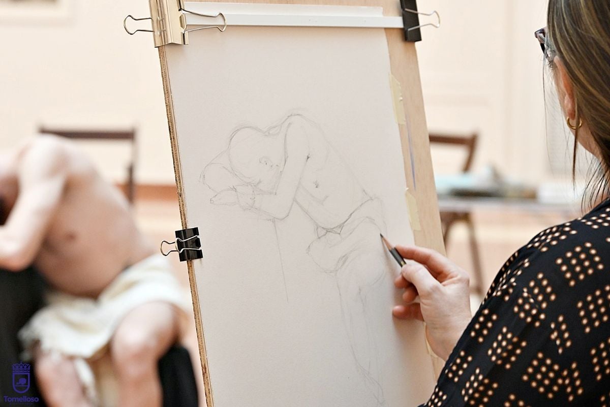 Dibujar a un modelo al natural y en directo, la nueva propuesta de "Jueves al Desnudo" en Tomelloso