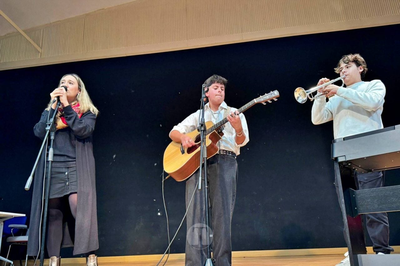 El IES Francisco García Pavón celebró el Día Internacional de la Radio con un programa en directo de “La Lumbrera”