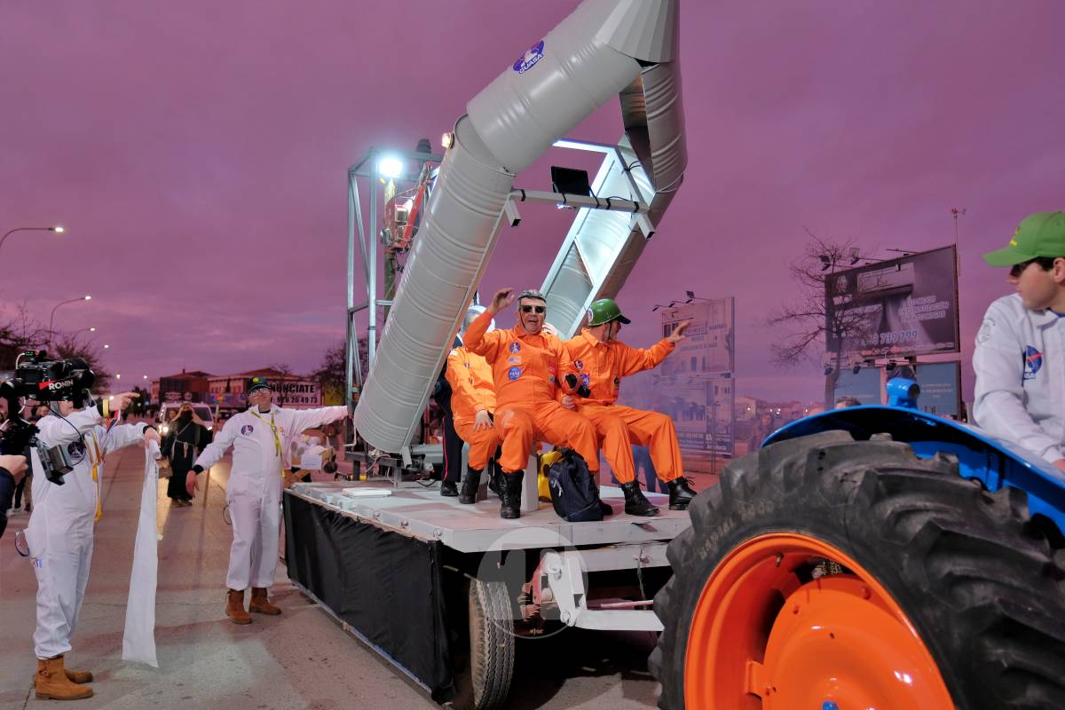 De las profundidades del océano a la luna, fantasía y humor toman el Carnaval de Tomelloso