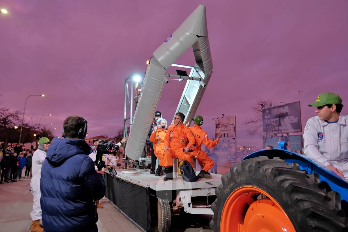 De las profundidades del océano a la luna, fantasía y humor toman el Carnaval de Tomelloso