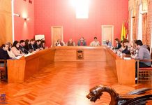 El Pleno aprueba una moción contra la regularización masiva de inmigrantes con el rechazo del PSOE